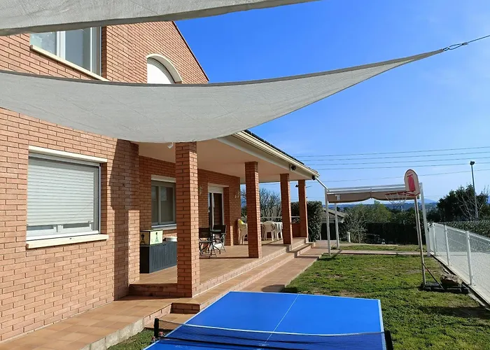 Casa Con Jardin Y Piscina Privada.