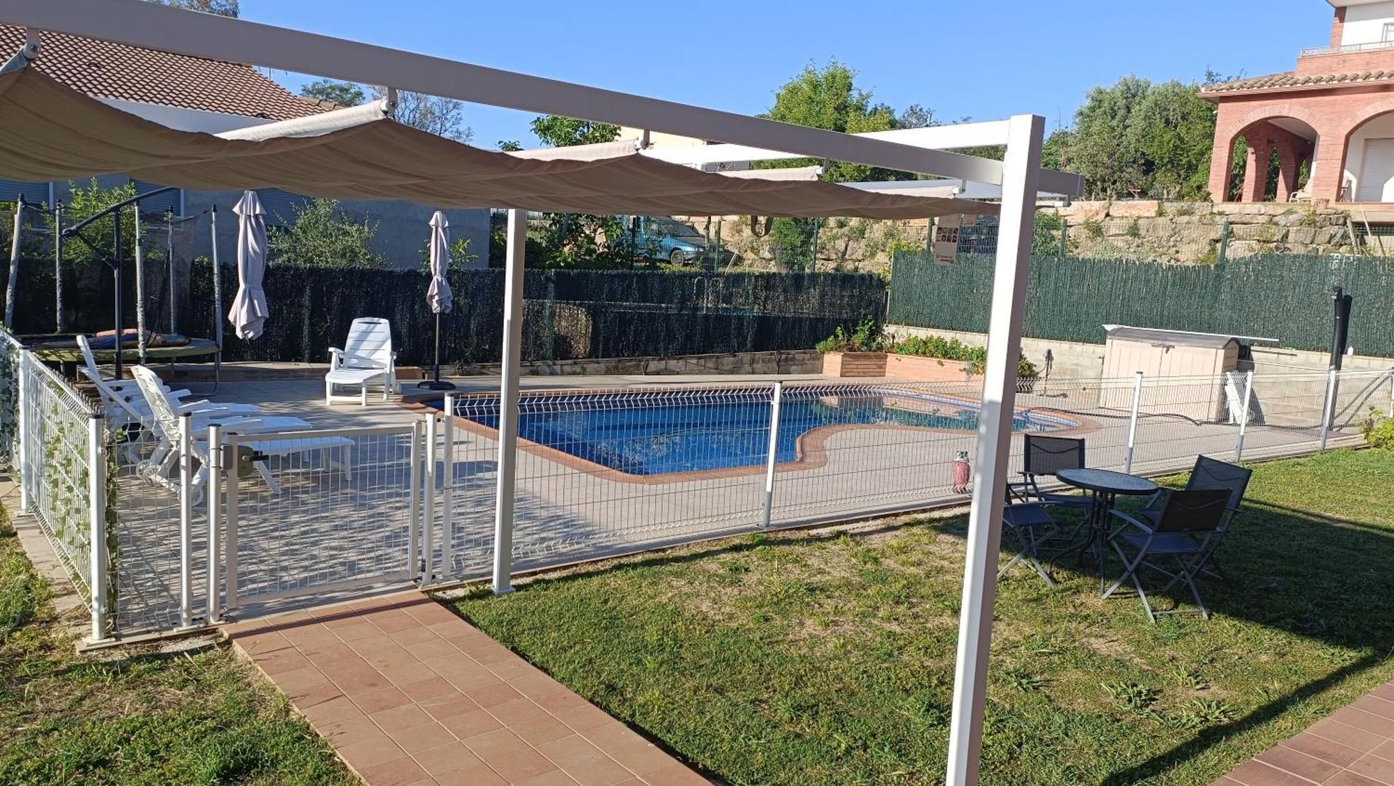 Casa Con Jardin Y Piscina Privada. Holiday home Santa Eulalia de Ronsana