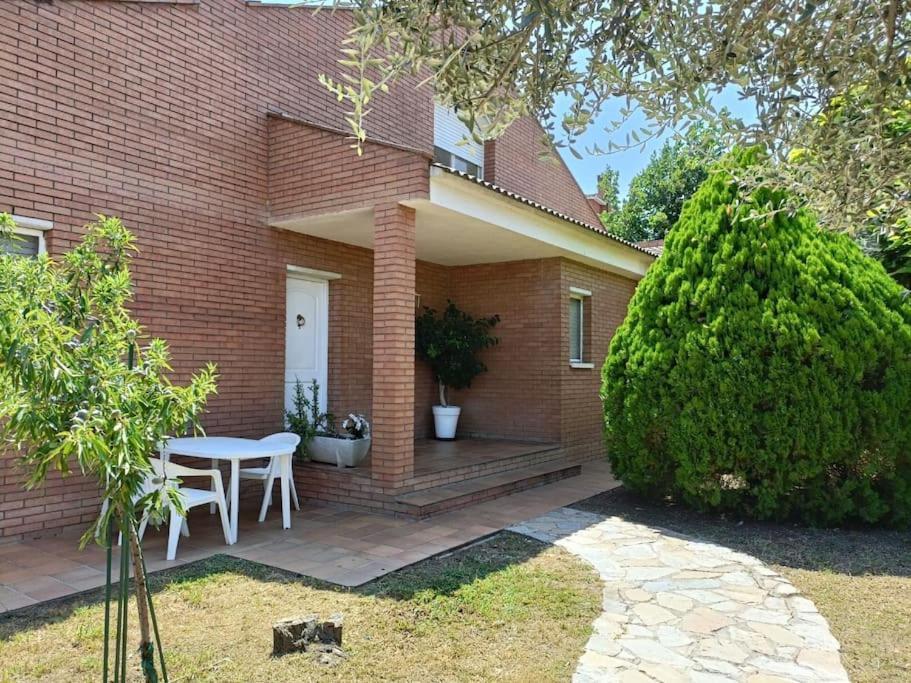 Casa Con Jardin Y Piscina Privada. Santa Eulalia de Ronsana