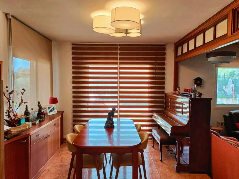 Casa Con Jardin Y Piscina Privada. Holiday home Santa Eulalia de Ronsana