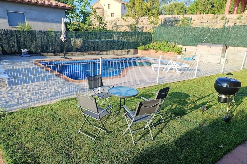 Casa Con Jardin Y Piscina Privada. Holiday home *
